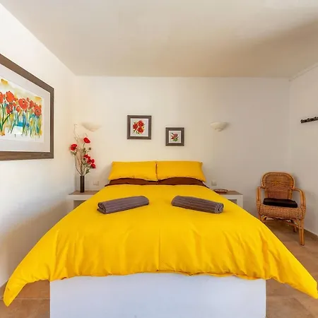 Casa Dos Ninos Bed & Breakfast