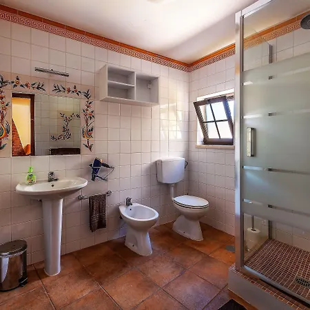 Casa Dos Ninos Сан-Бартоломеу-де-Мессинеш