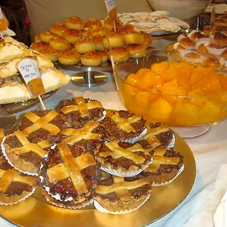 Casa Dos Ninos Bed & Breakfast 4*