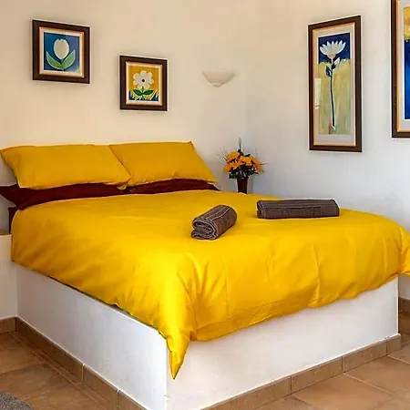 Casa Dos Ninos Bed & Breakfast